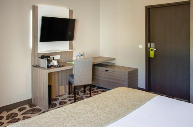 Contact Hotel Le Provencal Bordeaux Lac ภายนอก รูปภาพ