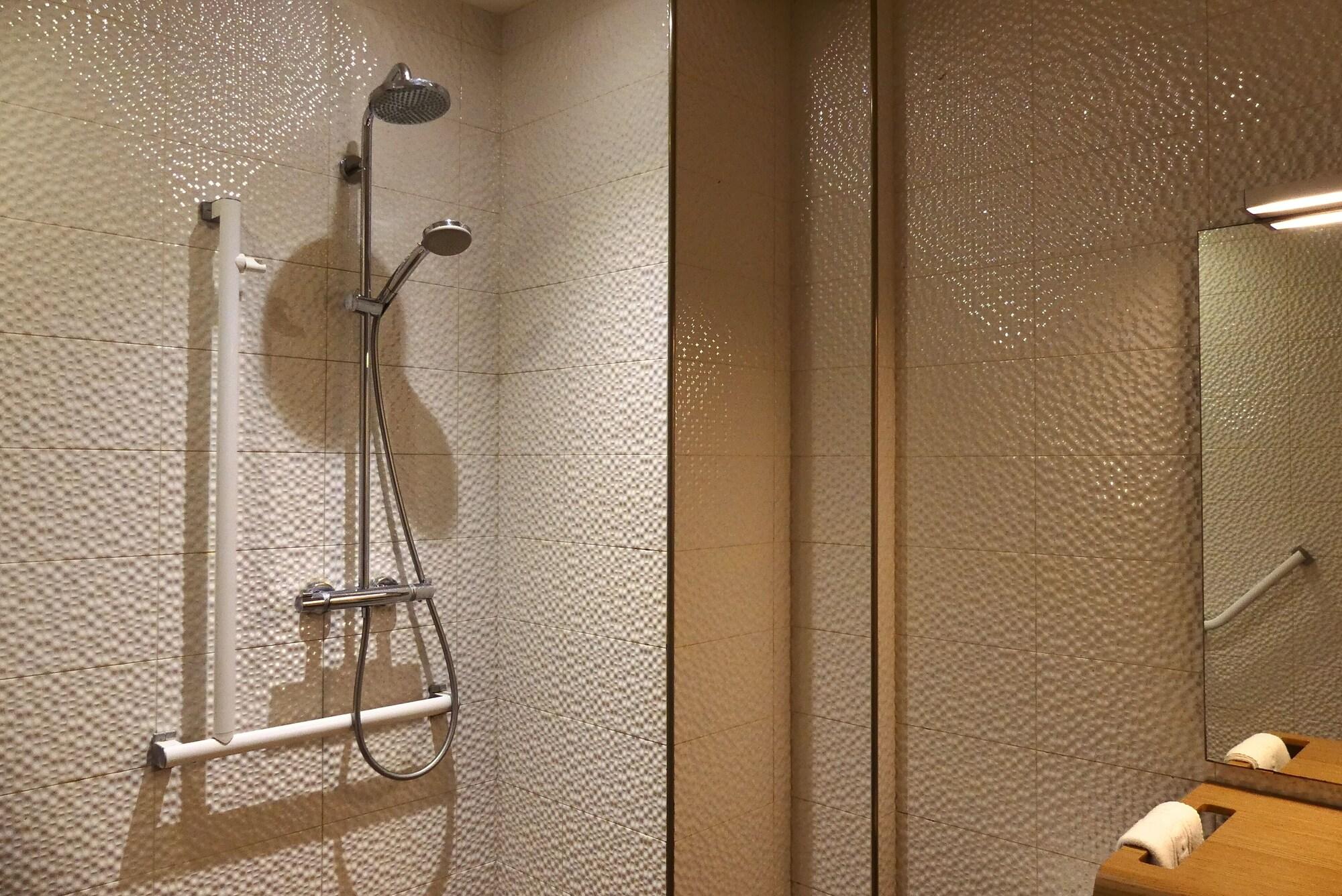 Contact Hotel Le Provencal Bordeaux Lac ภายนอก รูปภาพ