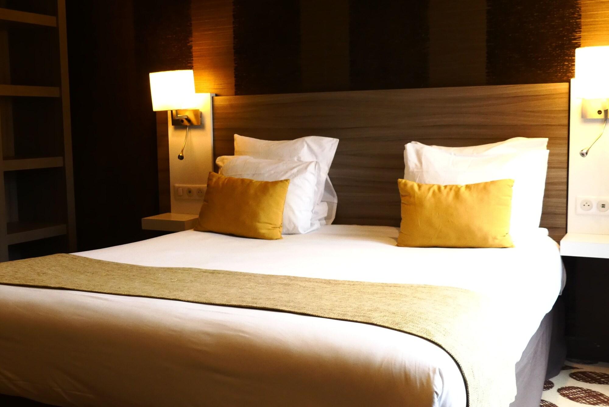 Contact Hotel Le Provencal Bordeaux Lac ภายนอก รูปภาพ