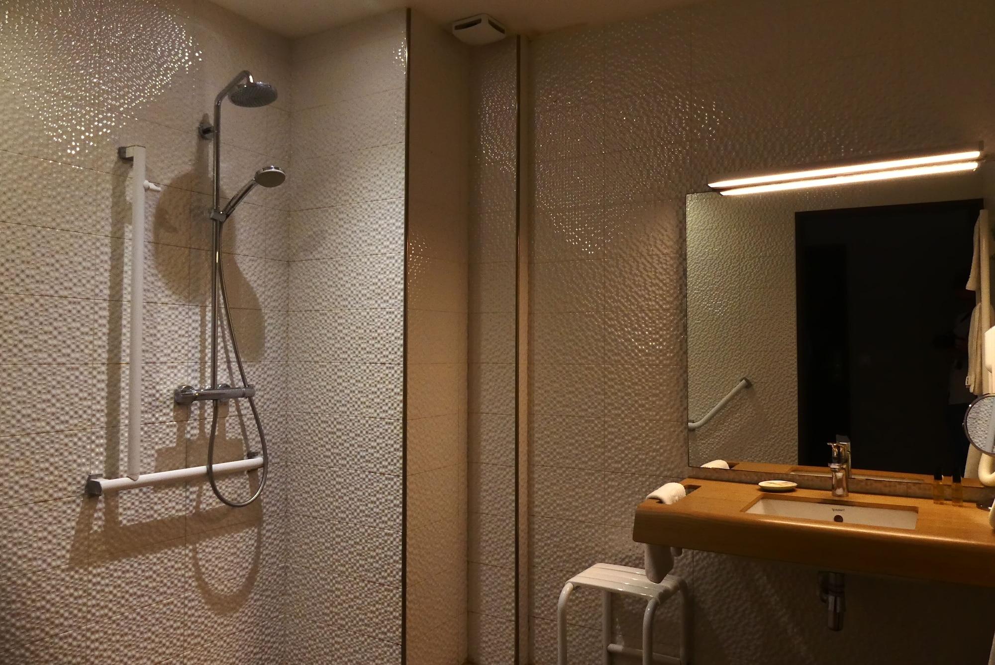 Contact Hotel Le Provencal Bordeaux Lac ภายนอก รูปภาพ