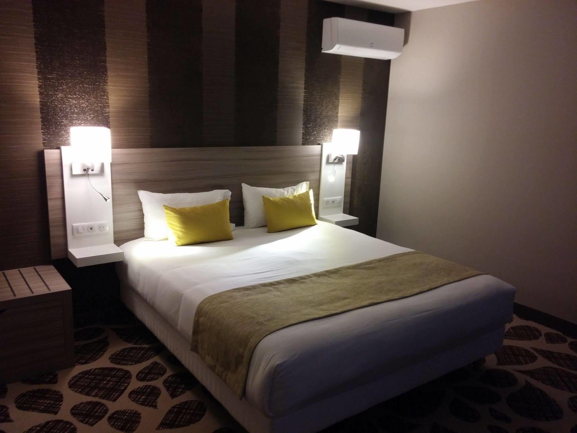 Contact Hotel Le Provencal Bordeaux Lac ภายนอก รูปภาพ